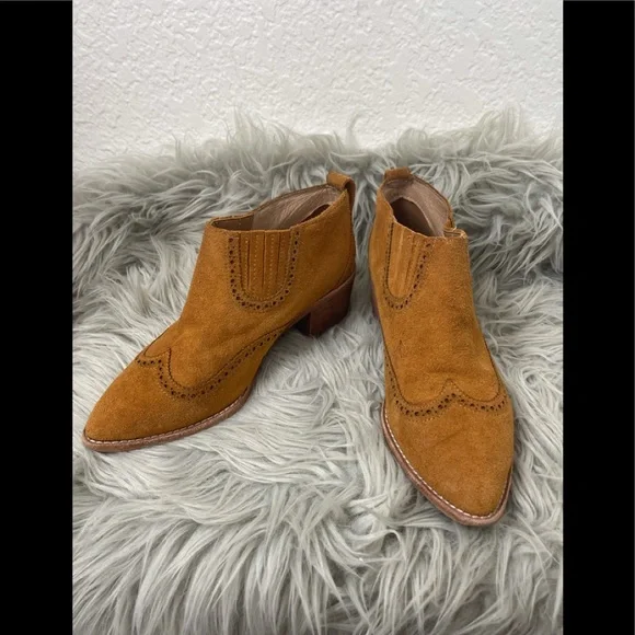 Madewell The Grayson Brogue Chelsea Boot J8292, western cut ankle boot. - Picture 3 of 11
